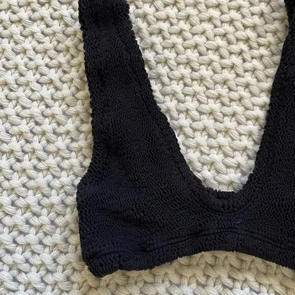 Skatie• ‘Sami’ SUPERSTRETCH Bikini Top in Black - Picture 13 of 16